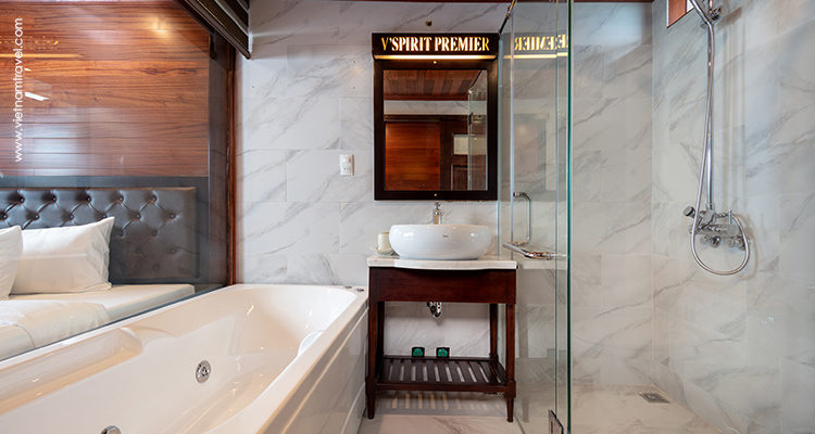 vspirit-premier-cruise-Prestige-Suite-Balcony--1