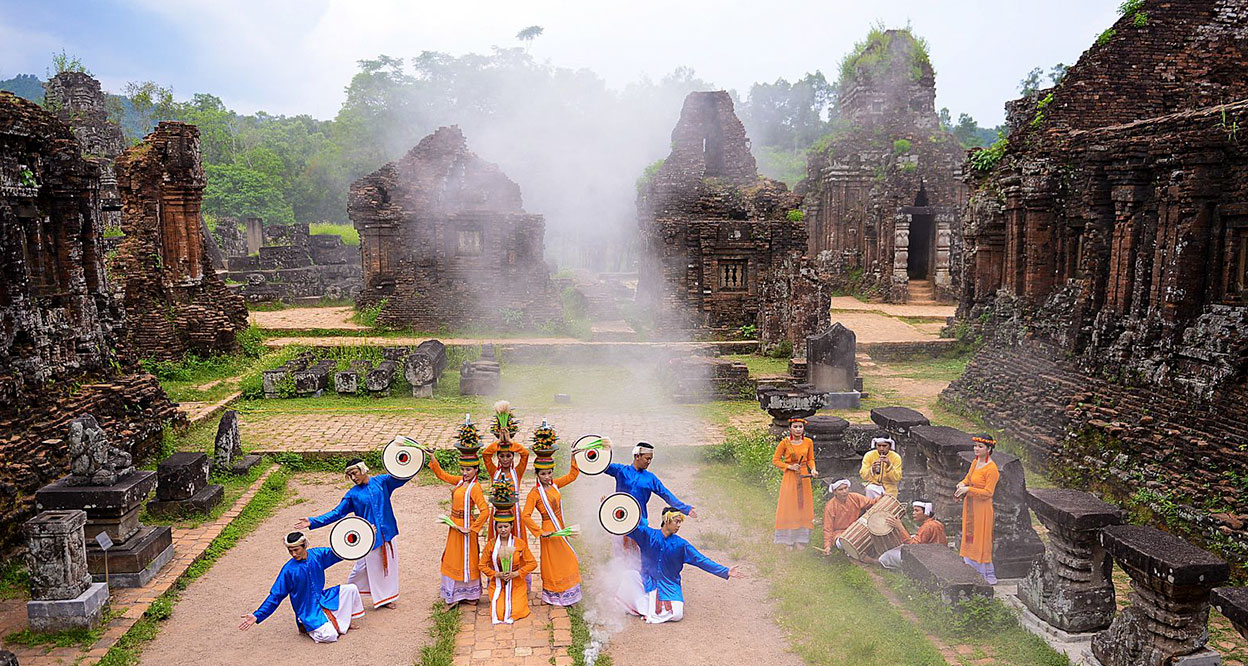Traditional Cham dance show Traditional Cham dance show