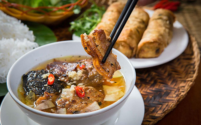 Top 10 dishes of Vietnamese street food